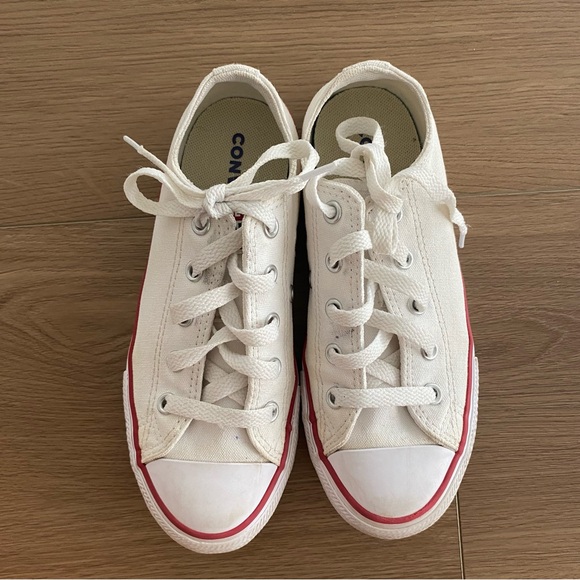 Converse Chuck Taylor All-Star low-top sneakers in white Youth Size 1 - Picture 2 of 8